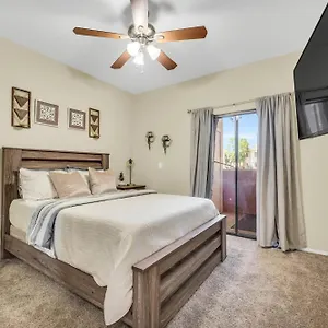 Apartment Comfy With Heated Pool And Gym, Phoenix